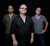 「ピクシーズ、ファン監督による新曲「Ring The Bell」MVを公開」1枚目/2