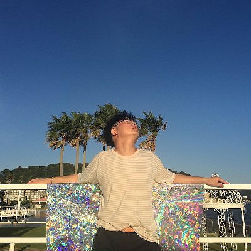 「須藤寿 with gomes、Awesome City Clubら、夕暮れとともに楽しめるアコースティックライブ開催」1枚目/4