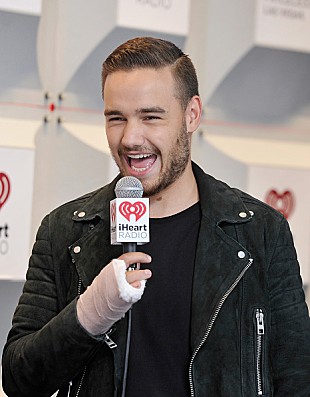 「1Dのリアム・ペイン、“男性とベッドで写ったヌード写真”はニセモノ!?」