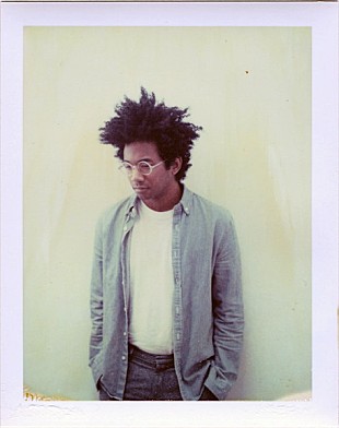 「トロ・イ・モワによる新プロジェクト“レ・シンズ”が本格始動、ゆるキャラ大活躍のMVも公開」