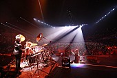 「YOSHIKI感涙、X JAPAN 4年ぶりの日本公演に2万2千人が大熱狂」1枚目/4