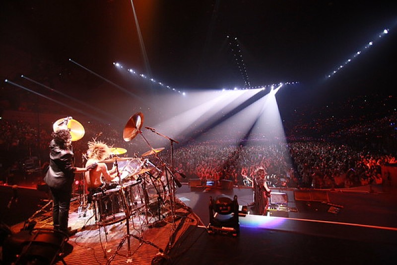 YOSHIKI感涙、X JAPAN 4年ぶりの日本公演に2万2千人が大熱狂