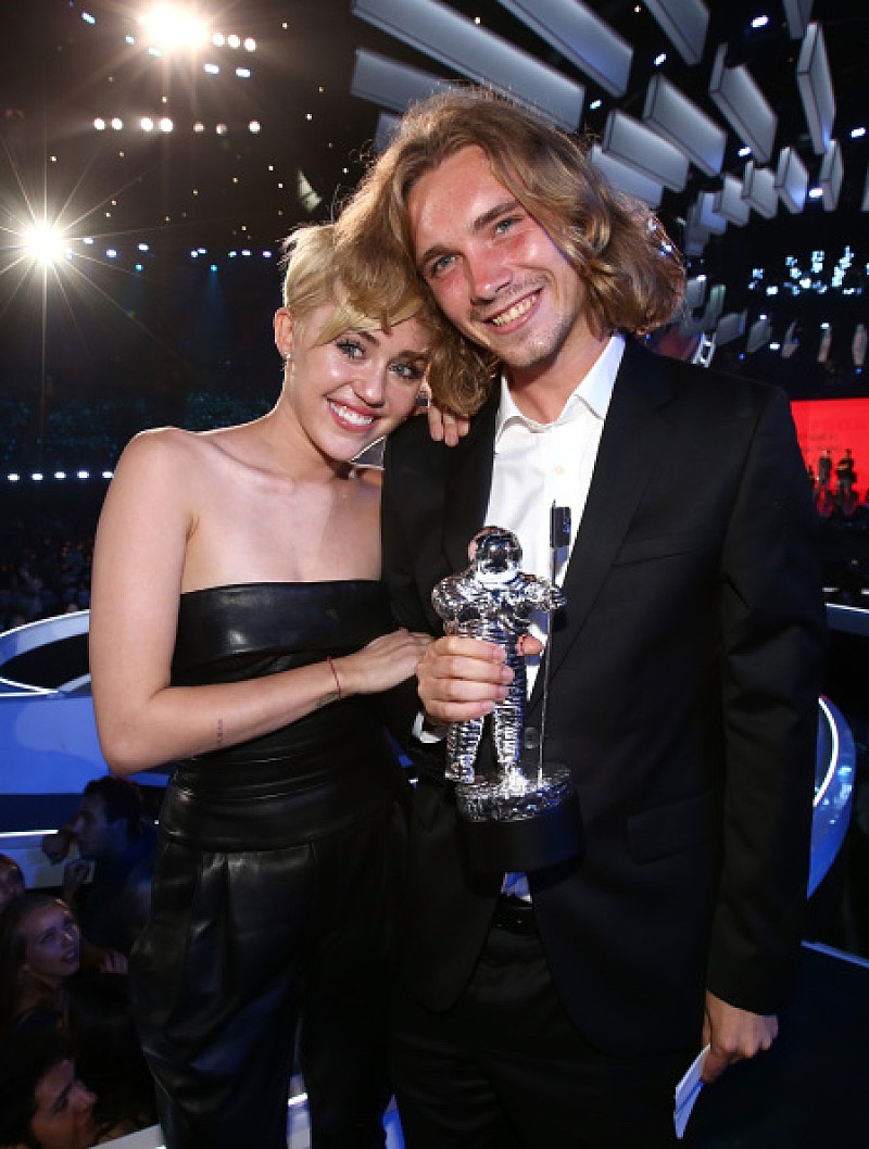 マイリー・サイラスの話題の【VMA】同伴者に懲役6か月の判決