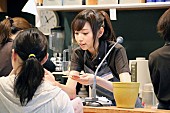 「話題満載の乃木坂46 メンバーがサプライズ接客するカフェ開店」1枚目/8