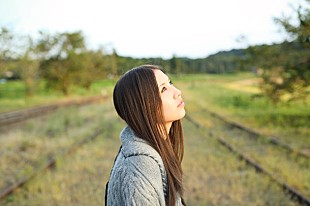 「阿部真央 新曲「それぞれ歩き出そう」MVフルVer先行配信スタート」