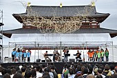 「『平城京天平祭 FMOSAKA Dramatic LIVE』ライブレポート 比嘉栄昇(BEGIN)、大塚 愛、吉田山田によるアコースティックな時間」1枚目/4