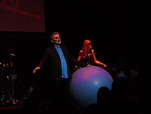 「完全復活したシンセポップで80年代にタイムスリップ。トンプソン・ツインズ’トム・ベイリー29年ぶりの来日公演が開催」