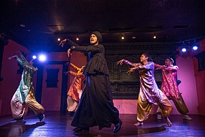 本場顔負け 平井堅がインド料理店でキレキレのボリウッドダンス披露 Daily News Billboard Japan