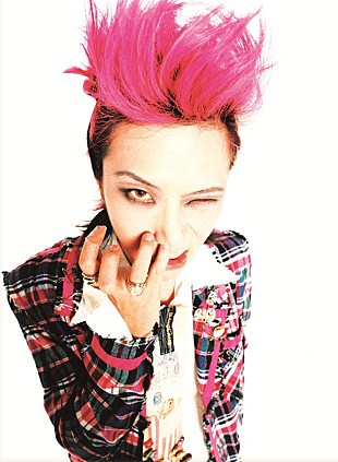 「hide 生誕50年記念盤 週間セールス2位に、話題の宇多田ソングカバーは？」