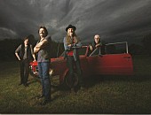 「【インタビュー】ドゥービー・ブラザーズが現代カントリー界のトップ・アーティストと名曲の数々を共演。新作『サウスバウンド』をギタリスト、ジョン・マクフィーが語る」1枚目/2