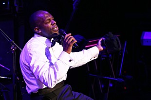 「セクシーでスタイリッシュな正統派R&amp;Bのソウル・リヴューにようこそ。親密な２人に愛を囁くステージに陶酔するムーディな真冬の宵。」