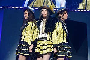 AKB48 まさかの前田敦子登場で卒業ソング「夢の河」歌唱＆増田有華
