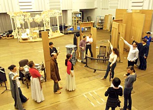 「シャンパンの泡のような華やかさ、ウィーン生まれのオペレッタ『こうもり』新国立劇場にて公演間近 」