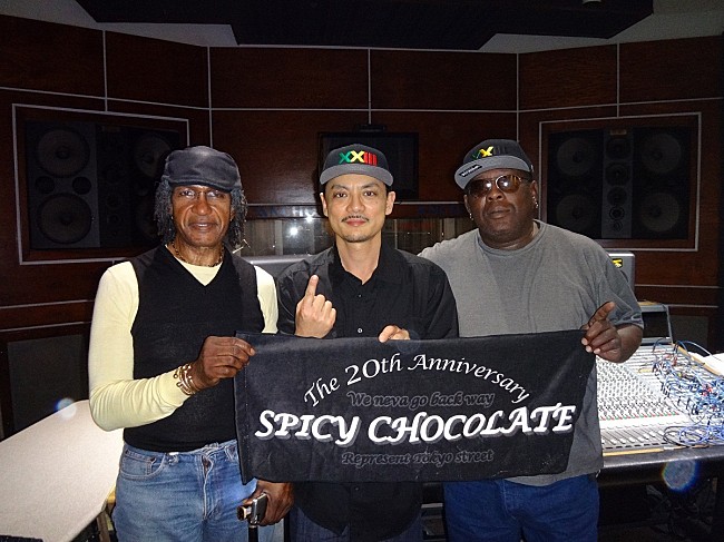 「グラミー賞ノミネートのSPICY CHOCOLATE スライ＆ロビーとのTALK SESSION映像を公開」1枚目/2