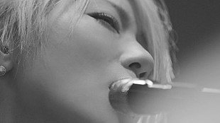 「椎名林檎 柴咲コウ主演のドラマ『○○妻』主題歌「至上の人生」新作MV前編公開」