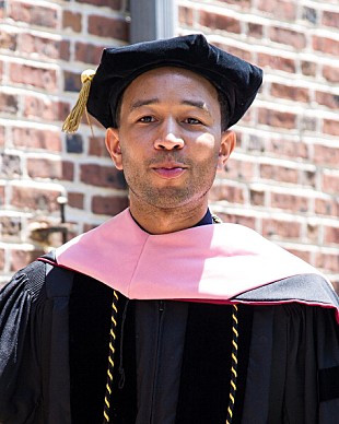 「グラミー賞でのおふざけで批判浴びるカニエ、ジョン・レジェンドが擁護」