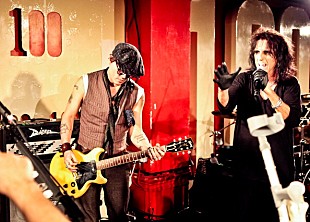 「ジョニー・デップ、アリス・クーパー、ジョー・ペリーによるスーパーバンド降臨！」