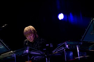 「TM NETWORK“HUGE DATA”3人で再び歌い奏でた『CAROL』組曲等、全てが想像上回る一大  絵巻完成 そしてFINAL CONCERTへ」