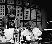 「 ザ・ヴァインズのクレイグxエンパイア・オブ・ザ・サンのニックによるプロジェクト＝ホワイト・シャドウズが始動、新曲を公開」1枚目/2