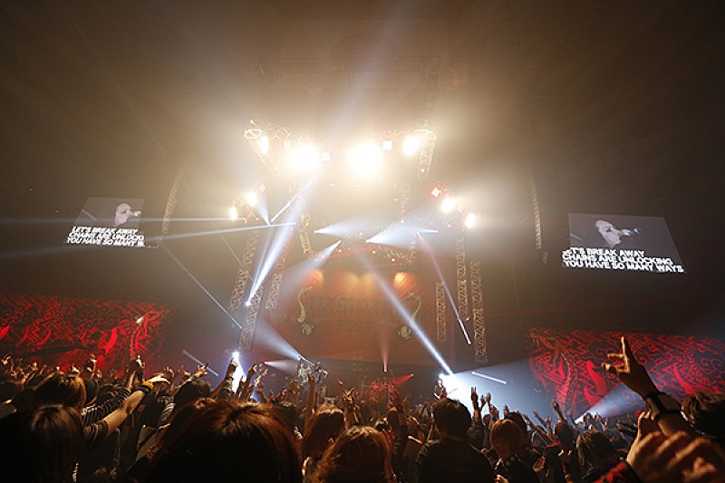 「VAMPS主宰【VAMPARK FEST】に豪華アーティスト集結、2日間のフィナーレにHYDE「ちょっと泣きそう」」1枚目/6