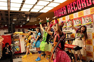 「Gacharic Spin タワレコ渋谷店をエンターテイメントの渦に」