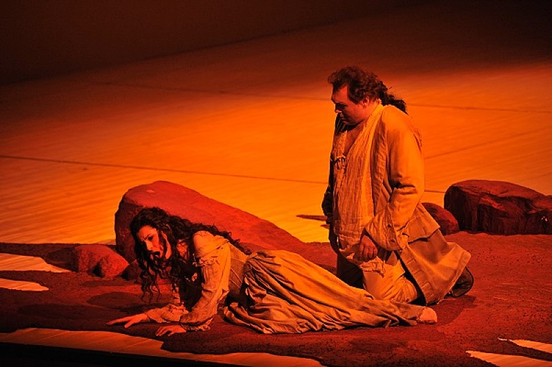 「2011年　舞台写真　提供：新国立劇場」2枚目/5