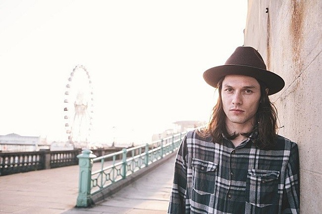 「「自分の気持ちに嘘はつけない」2015年注目の若きSSWジェイムス・ベイがデビューALを発表」1枚目/2