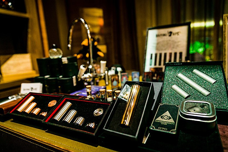 「ハイエンドな電子タバコ“VAPE”体験イベント【JP vapor night】に須永辰緒/Philiaが登場」1枚目/6