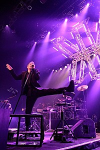 吉川晃司、骨折してもシンバルキック | Daily News | Billboard JAPAN