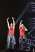 「東方神起 5大ドームツアー最終公演レポート、10年間の感謝と惜別の念が入り交じるメモリアルなステージに」1枚目/5