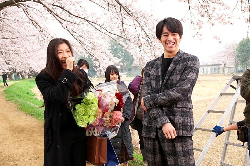 「“最後の相棒”永山絢斗も見守る中、篠原涼子 涙のクランクアップ」1枚目/3