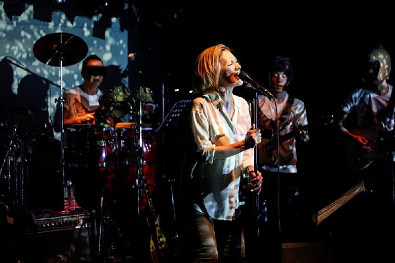 夏木マリ、44年のキャリアにして初の全国ライブハウスツアーがスタート「新人の気持ちで、本気で楽しむ」