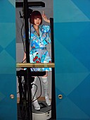 「Yun*chi キュートなジャケットイラストのセルフコスプレ披露 3Dクリスタル特典も」1枚目/4