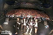 「THE ORAL CIGARETTES 地元関西なんばハッチゃける記念公演ライブレポート「笑顔で俺ら救われました!」」1枚目/10