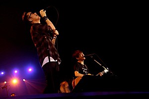 コブクロ史上過去最大規模【KOBUKURO LIVE TOUR 2015 “奇跡”】が