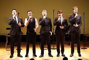 「1D在籍レーベルの大型新人5人組コラブロが初来日、即完ショーケースライブは総立ちに」