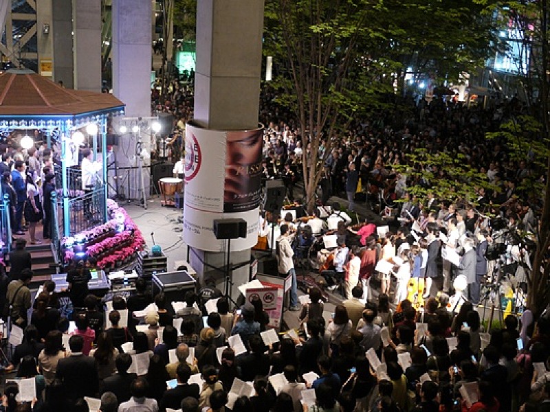 「都心の夜空にハレルヤが響き渡る、LFJ2015いよいよ開幕」1枚目/4