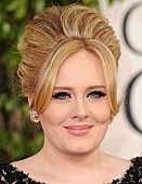 「アデルがジョージ・マイケル姿に男装しファンへ感謝!?」1枚目/1