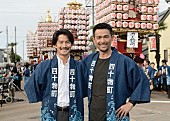 「竹野内豊・江口洋介 初の2ショット『人生の約束』伝統祭りを完全再現」1枚目/2