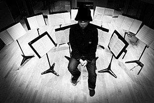 「小西康陽のソロ・プロジェクトPIZZICATO ONEが、ピチカート・ファイヴの楽曲を中心とするセルフ・カヴァー・アルバムをリリース」