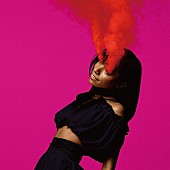 「女王蜂アヴちゃん×篠崎愛 異色コラボ「売旬 feat. 篠崎愛」配信開始」1枚目/3