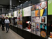 「日本のジャケットデザイン史/デザイナー毎の展示風景（1）」2枚目/9
