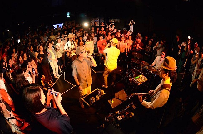 「韻シスト初の360°ライブ、全角度に向け発信する「俺らは生のHIPHOPバンド」」1枚目/6
