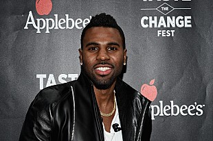 「ジェイソン・デルーロがS・ワンダー参加の意外な新曲を公開」