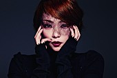 「安室奈美恵 革新的で攻撃的で在り続けるポップスターの凄み 全曲新曲＆全曲ノンタイアップでビルボード＆オリコン1位獲得」1枚目/5