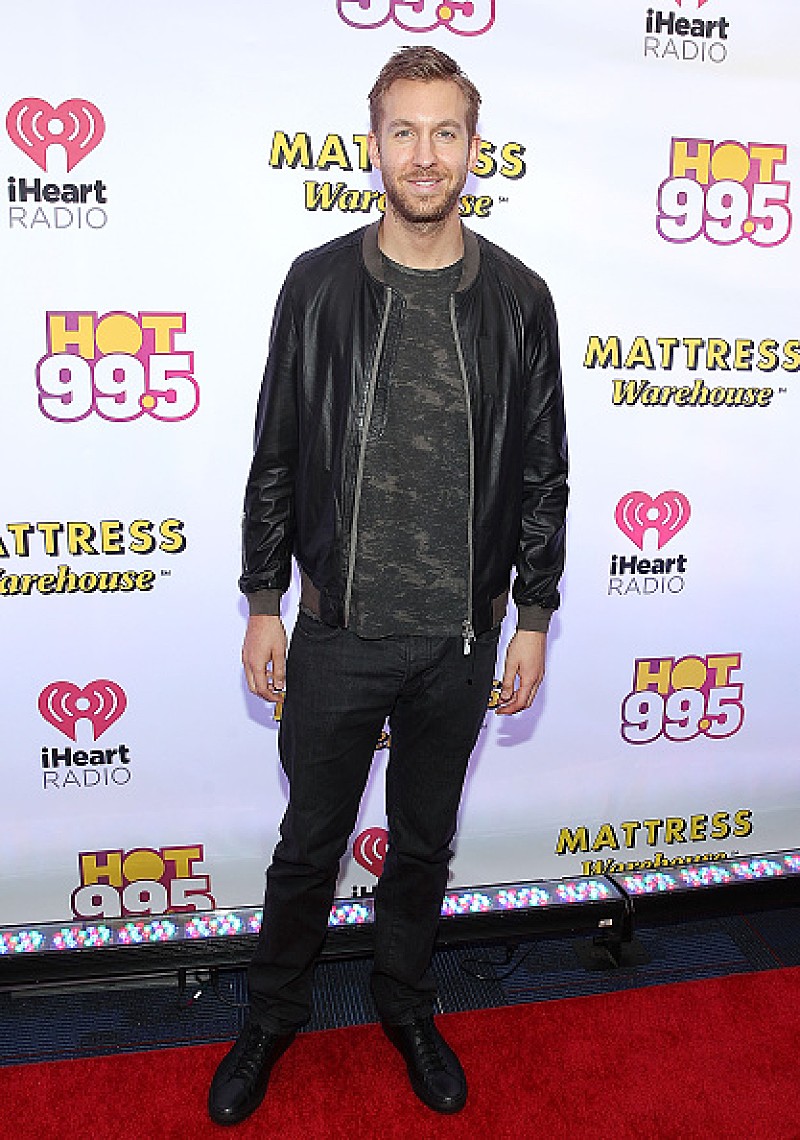 「カルヴィン・ハリスがテイラーを賞賛「俺の彼女は音楽業界全部を変えちゃったよ。なんて日だ」」1枚目/1