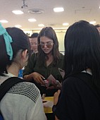 「マイア・ミッチェル 『ティーン・ビーチ2』プロモーションのため日本に到着」1枚目/1