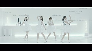 「乃木坂46「魚たちのLOVE SONG」MV 白石麻衣扮する世の中で最も美しいロボット開発」