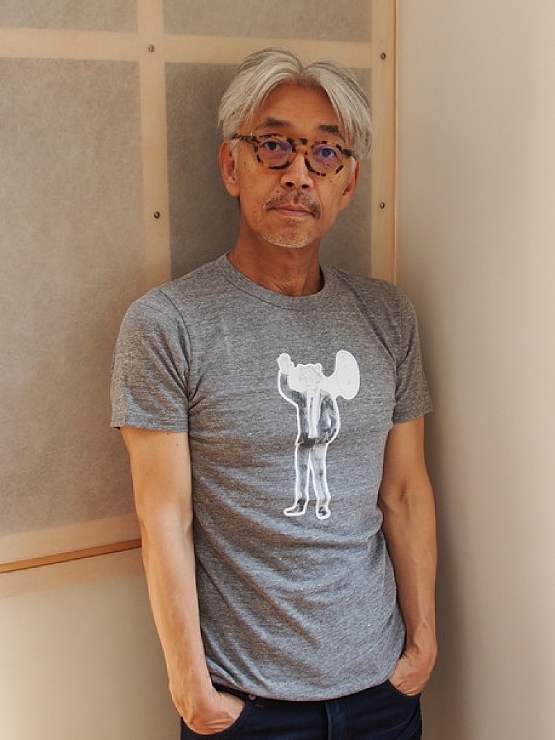 坂本龍一 復帰を祝して「おかえり教授！グッズ」登場 直筆サインもらえる企画も