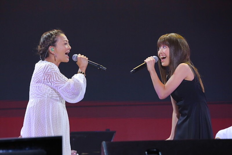 「百田夏菜子×華原朋美(Photo:Ayumi Fujita)」5枚目/13
